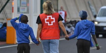 Menores inmigrantes llegados a Canarias atendidos por Cruz Roja
