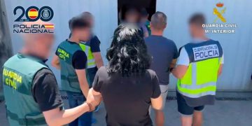 Policía Nacional y Guardia Civil detienen a tres personas por el robo de un camión cargado de perfumes por un valor de dos millones de euros