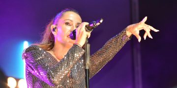 La cantante Malú durante el concierto ofrecido en Alcalá de Henares el 31 de agosto de 2024