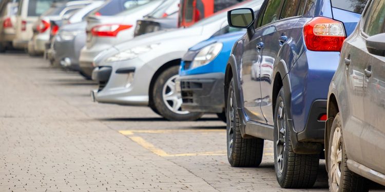 Alcalá de Henares entre los municipios que más multan y recaudan en impuestos al automóvil