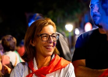 La concejala socialista María Aranguren junto a otros concejales del partido durante la celebración de las Ferias 2024