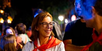 La concejala socialista María Aranguren junto a otros concejales del partido durante la celebración de las Ferias 2024