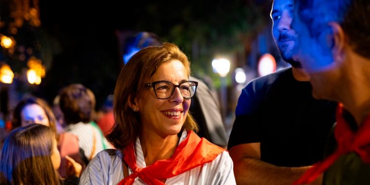 La concejala socialista María Aranguren junto a otros concejales del partido durante la celebración de las Ferias 2024