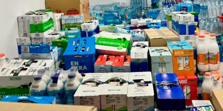 Alcalá habilita un punto de recogida de alimentos y material