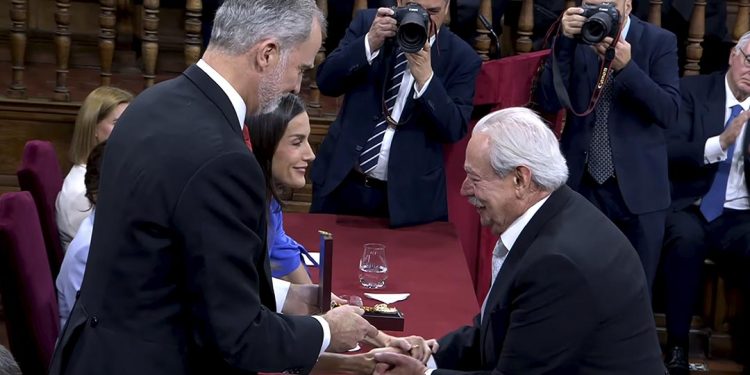 Alcalá de Henares honra a Miguel de Cervantes