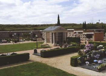 la falta de licencia paraliza inhumaciones en el Cementerio Jardín de Alcalá de Henares