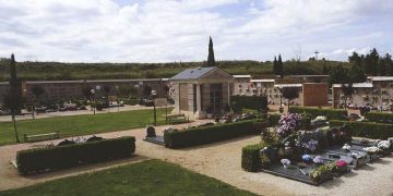 la falta de licencia paraliza inhumaciones en el Cementerio Jardín de Alcalá de Henares